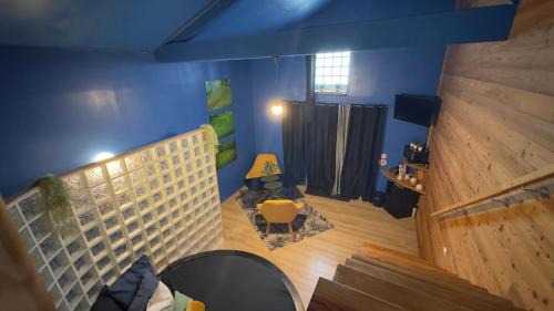Saint-Martial-sur-Ne Bed & Breakfast | chambre AZZURO avec jacuzzi lit rond et jardin avec piscine