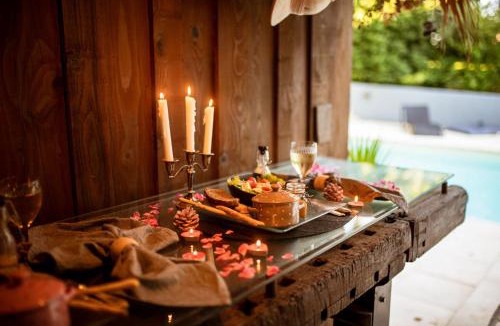 Lay Bed & Breakfast | Chambre d'hôte de charme piscine et jacuzzi privatisable, manoir, 1h Lyon