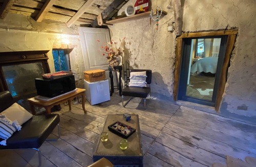 Valsonne House | Chambre d'Hôtes in Beaujolais Vert. Zen atmosphere. ideal for couples