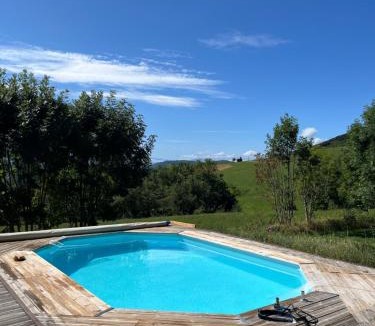 Cessens Bed & Breakfast | Chambres d'hôtes - En Alpacie, à l'orée des possibles