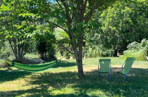 Cessens Bed & Breakfast | Chambres d'hôtes - En Alpacie, à l'orée des possibles