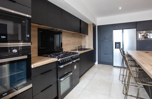 Saint-Aigulin Villa | Charente-style farmhouse - Up to 15 guests - 10 beds - 5 bathrooms - On the riverbank