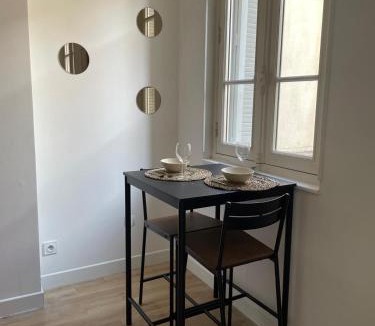 Les Grands Carmes Apartment | Charmant T2 rénové, proche du Vieux Port