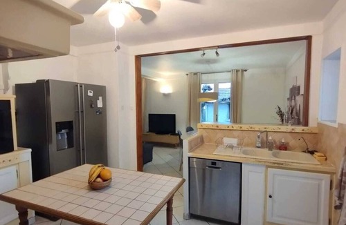 Irigny House | Charmante Maison Avec Jardinet Offrant de 4 à 6 Lits à 10 Minutes de Lyon Centre