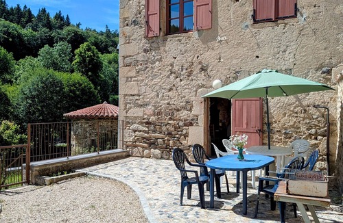 Saint-Vert Cottage | Charming 10-Person Cottage in Idyllic Saint-Vert Setting