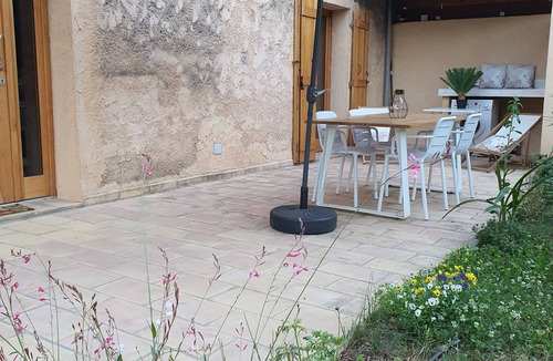Le Rouret Apartment | Charming 2-bedroom apartment in a villa with parking, a garden, and a terrace
