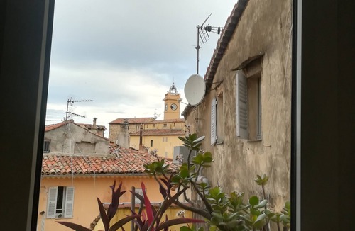 Grasse Apartment | CHARMING 2-bedroom apartment in the very heart of the city, with a terrace and air conditioning