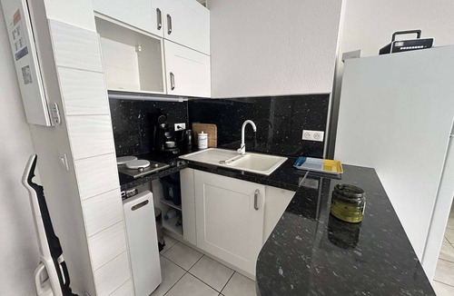 Frejus Port Apartment | Charming 2-Room Apt in Port Fréjus - A/C, Close to Beach, Shops & Garage