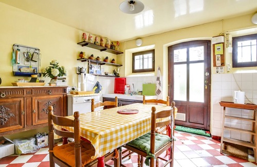 Arcachon Villa | Charming 3-Bedroom Villa with Garden and BBQ in Arcachon, Winter Town