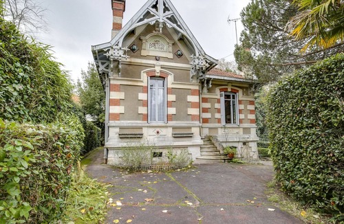 Arcachon Villa | Charming 3-Bedroom Villa with Garden and BBQ in Arcachon, Winter Town