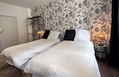 Moulins Apartment | Charming 30m² Studio in Historic Moulins Center – Modern Amenities, Sleeps 2