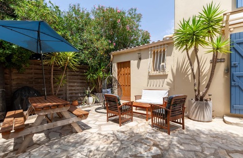 Vielle-Chapelle House | Charming 64 m² House with Large Pool and Palm Trees