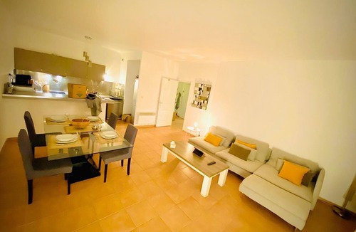 Opera Apartment | Charming 70 m² T3 in the heart of Marseille, a stone's throw from the Old Port