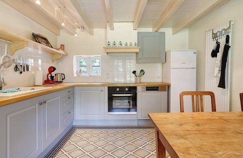 Limeyrat House | Charming Detached Stone House with Private Pool in the Heart of Périgord, No Overlook
