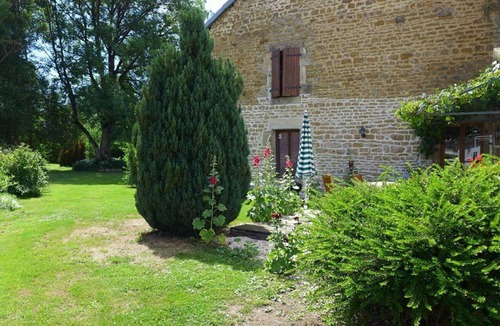 Val-de-Meuse Cottage | Charming Eco-Friendly Farmhouse with Modern Amenities, Ping-Pong, and Pet-Friendly Options