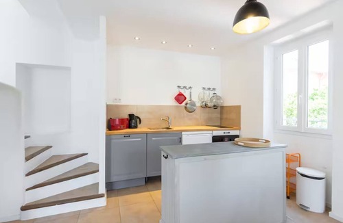 Saint-Jean-Cap-Ferrat Villa | Charming 2br Freestanding Villa with Sunny Terrace