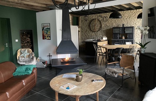 Verdigny House | Charming Holiday Home 'Les Griottes Gîte de Charme' with Indoor Pool
