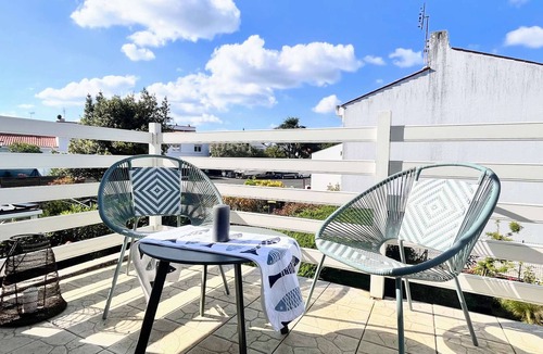 Royan House | Charming Holiday Home with Garden View, Terrace, Balcony & Parking in Royan