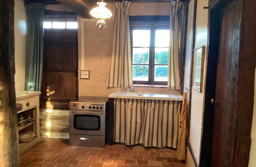 Le Veurdre House | Charming Home by River Allier