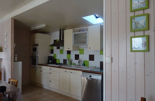 Le Chateau-d'Oleron House | Charming house for 8 to 9 people le chateau d'oléron with WIFI .