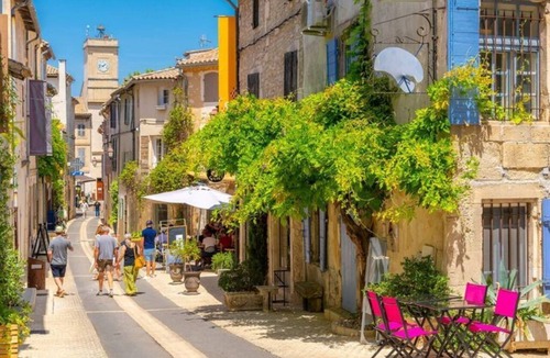 Mouries House | Charming little house at the foot of the Alpilles mountains