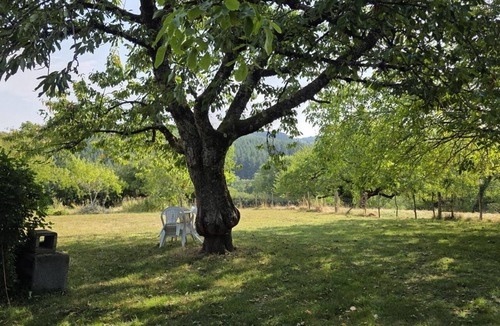 Ferrieres-sur-Sichon Cottage | Charming Mountain Cottage, Pets Allowed