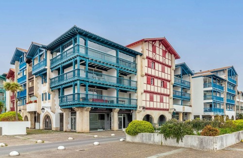 Hendaye Apartment | Charming one-bedroom apartment at the Hendaye harbor, within walking distance of the beach and in a peaceful setting