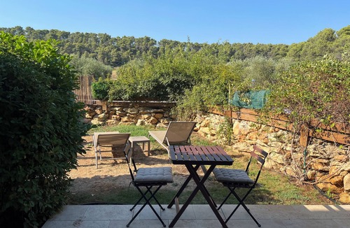 Saint-Marc-Jaumegarde House | CHARMING OUTBUILDING WITH GARDEN IN PRIVATE ESTATE 10 Mn from AIX en Pce