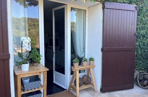 Saint-Marc-Jaumegarde House | CHARMING OUTBUILDING WITH GARDEN IN PRIVATE ESTATE 10 Mn from AIX en Pce