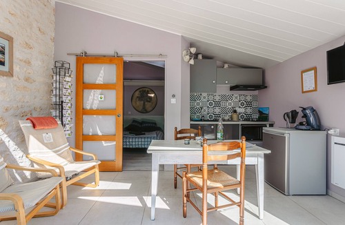 Soubise House | Charming peaceful cottage for 2, between nature and ocean