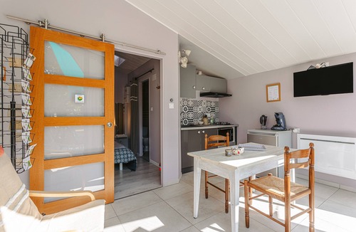Soubise House | Charming peaceful cottage for 2, between nature and ocean