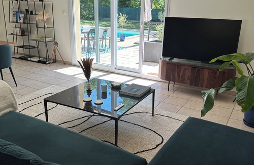 Saint-Genis-Pouilly Villa | Charming pool villa near Geneva