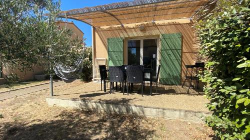 Mouries House | Charming rental with shared-pool in Mouries