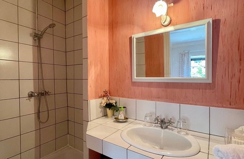 Lavaudieu Bed & Breakfast | Charming Room in Lavaudieu for 2, Bath & WC