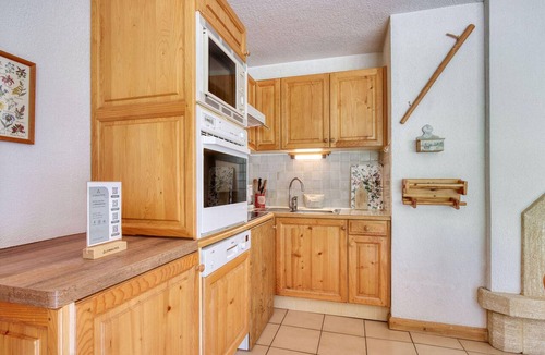 Le Praz Apartment | Charming ski-in apartment in Courchevel with parking included