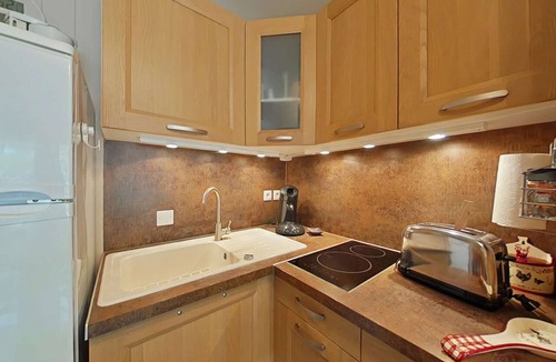 Le Chinaillon Apartment | Charming Studio, Ski-In/Out, Sleeps 4, Balcony View, Parking, Near Village Center