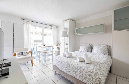 Les Baumettes Apartment | Charming Studio with balcony & pool -Heart of Nice