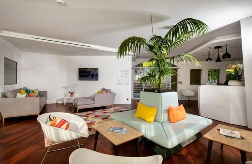 Mougins Hotel | Charming Studio with Outdoor Dining Space | Cycle 1.7 Miles to Premier Golf Club