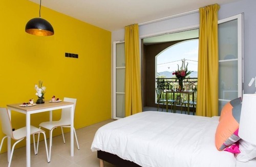 Mougins Hotel | Charming Studio with Outdoor Dining Space | Cycle 1.7 Miles to Premier Golf Club