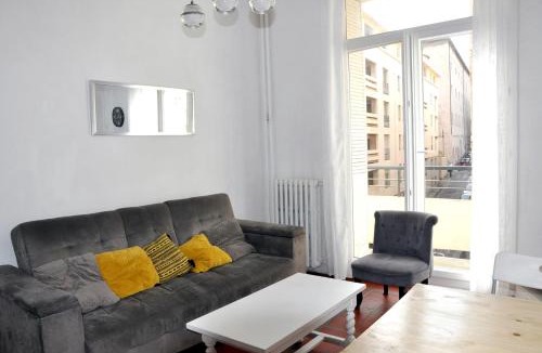 Les Grands Carmes Apartment | Charming two-bedroom in the heart of Marseille