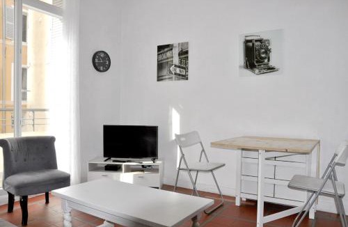 Les Grands Carmes Apartment | Charming two-bedroom in the heart of Marseille
