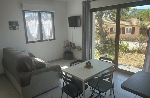 Rocbaron Apartment | Charming vacation home with parking and private garden