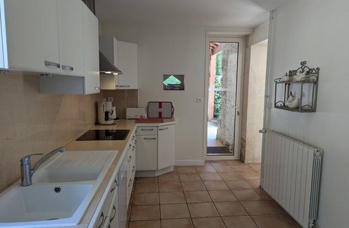 Saint-Cybardeaux Cottage | Charming Vineyard Cottage with Pool, Garden & Modern Amenities in Saint-Cybardeaux