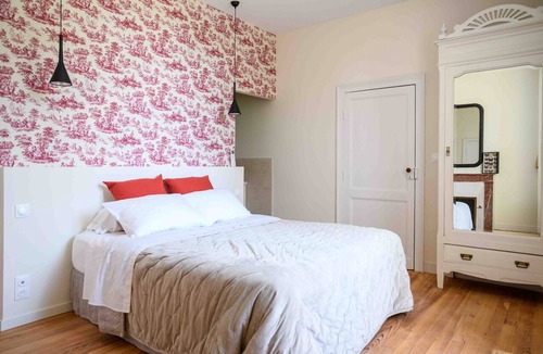 Blasimon Bed & Breakfast | Château Haut Cazevert Guesthouse with Private Pool, Wi-Fi, and Air Conditioning