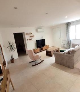 Montfrin Apartment | Chez béa et giany