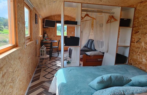 Saint-Bonnet-de-Four Bed & Breakfast | Chez Christy