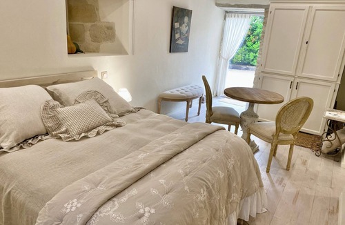 Saint-Rabier Apartment | Chic and cosy studio in a Périgord noir hamlet, near Hautefort/Montignac