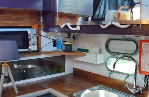 Bassins a Flot Boat Rental | Cocoon boat