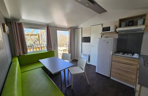 Venterol House | Comfort Cottage - Air-Conditioned - 2 Bedrooms, Sleeps 6