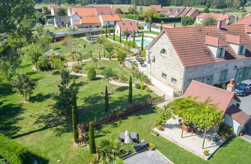 Hauterive Cottage | Comfortable cottage with shared pool in Hauterives